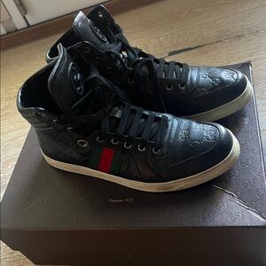 Gucci EU 8 US men’s 9 black leather High-Top Sneakers
Preowned GG embossed